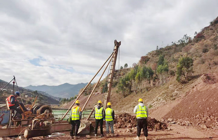 1607423323785547.jpg xiao云蘭高速五分部松煉中橋首顆樁基順利開孔2.jpg