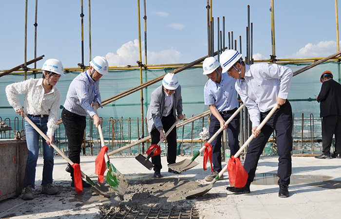 1619772506654600.jpg 封頂儀式2xiao.jpg