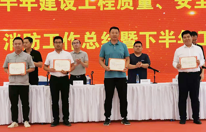 1624616458891050.jpg 蔡斌領(lǐng)獎.jpg